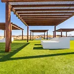 Pueblo Con Piscina *