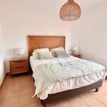 Pueblo Con Piscina Majanicho