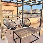 Pueblo Con Piscina Majanicho