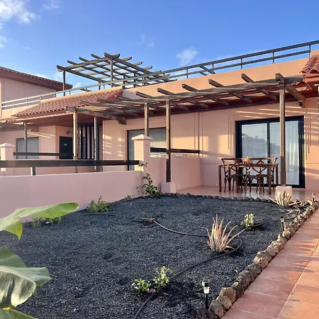 Pueblo Con Piscina Ferienhaus *