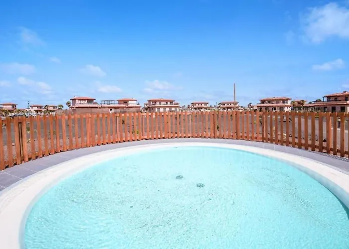 Pueblo Con Piscina بيت للعطل *