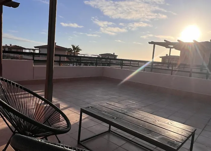 Pueblo Con Piscina